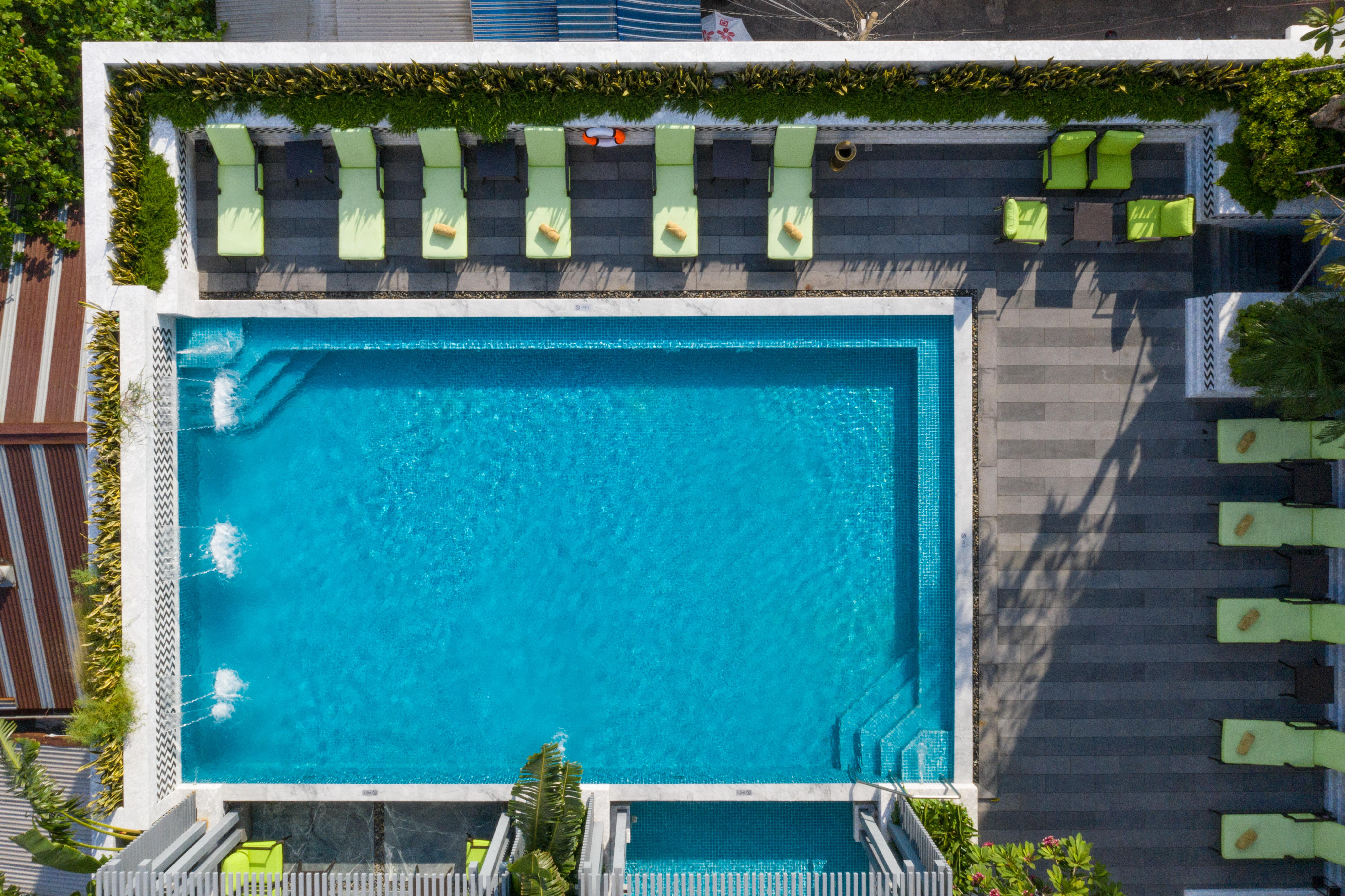 Mai House Saigon Hotel Ho Chi Minh-staden Exteriör bild Aerial view of the rooftop pool at the hotel