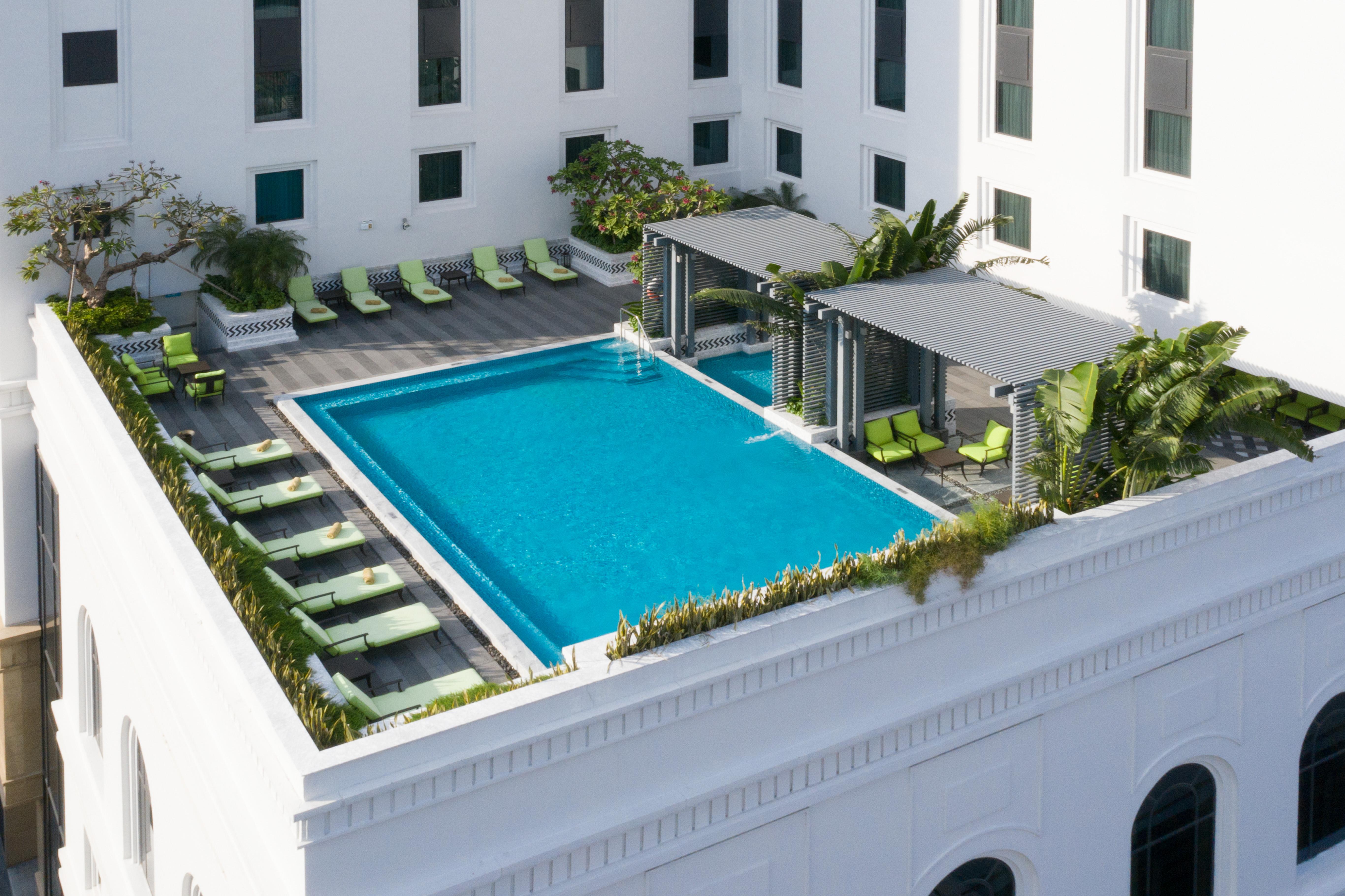 Mai House Saigon Hotel Ho Chi Minh-staden Exteriör bild The hotel's rooftop pool