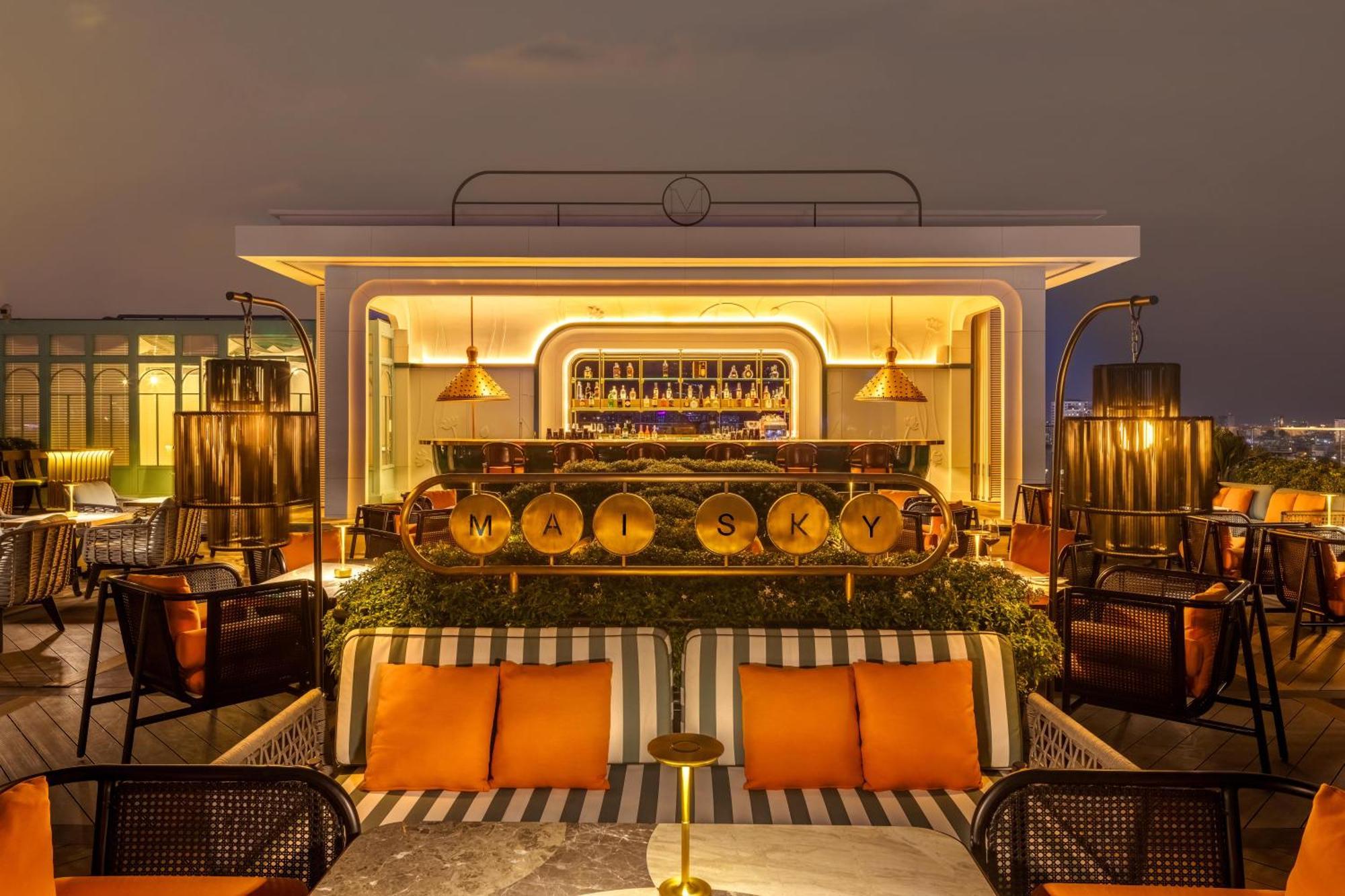 Mai House Saigon Hotel Ho Chi Minh-staden Exteriör bild The bar at the top of the hotel