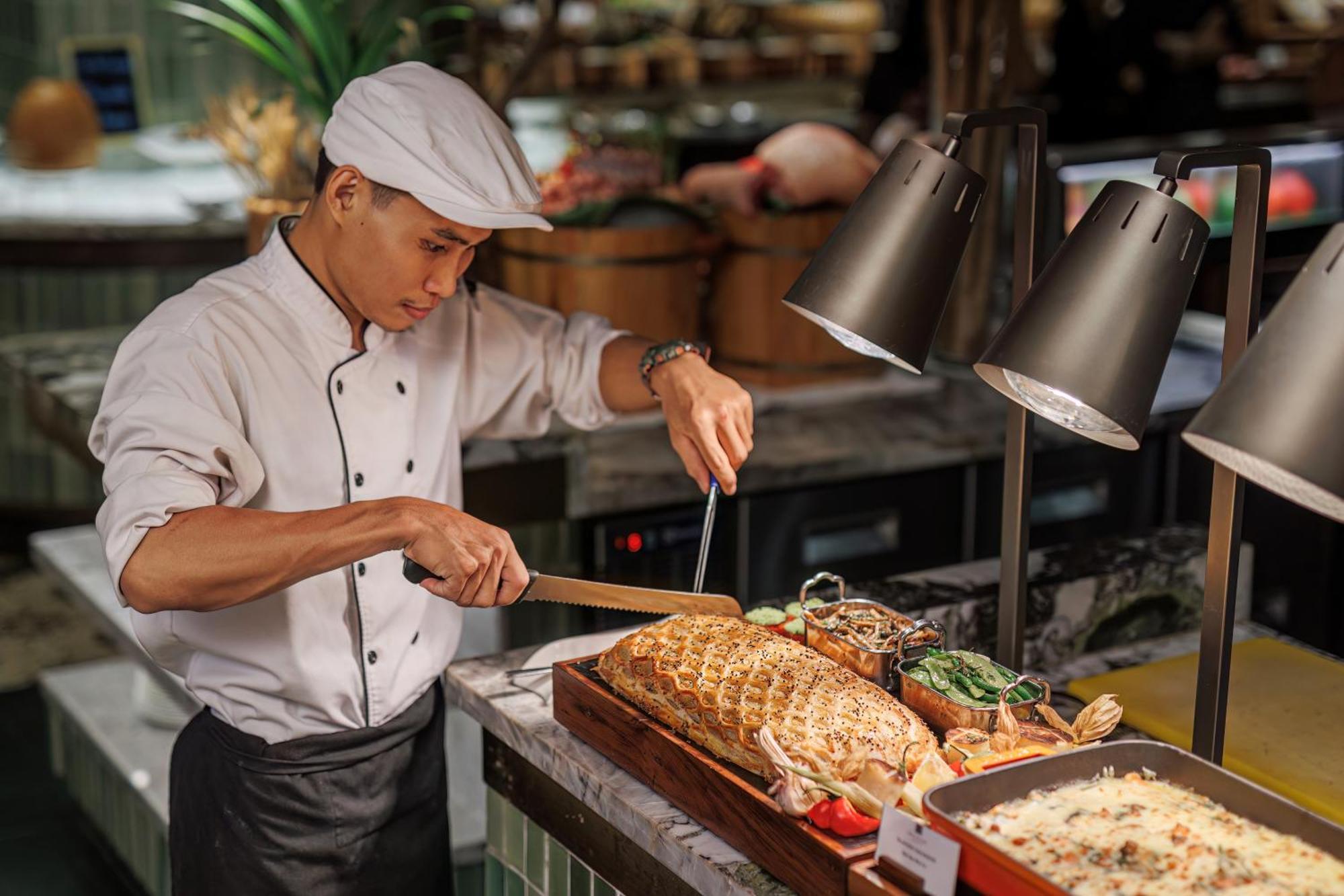 Mai House Saigon Hotel Ho Chi Minh-staden Exteriör bild A chef carving a roast