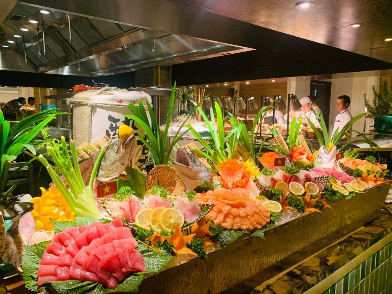 Mai House Saigon Hotel Ho Chi Minh-staden Exteriör bild Seafood buffet at a hotel