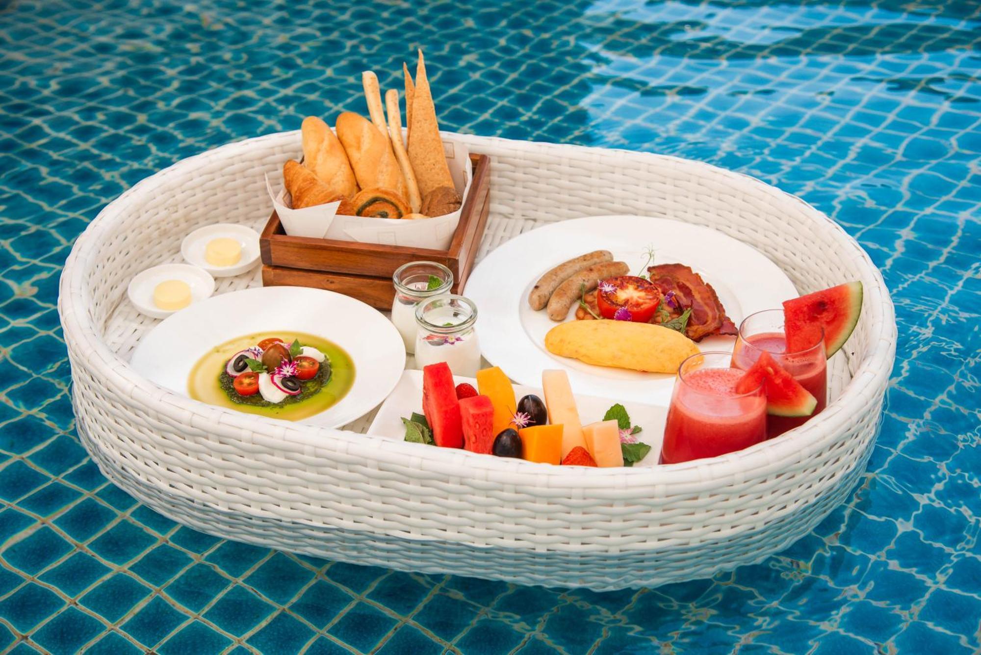 Mai House Saigon Hotel Ho Chi Minh-staden Exteriör bild A floating breakfast at a resort in Bali, Indonesia